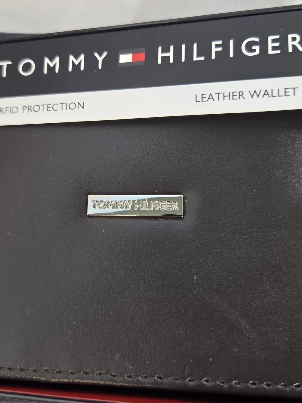 Tommy Hilfiger Men's Black Leather RFID Bi-Fold Wallet